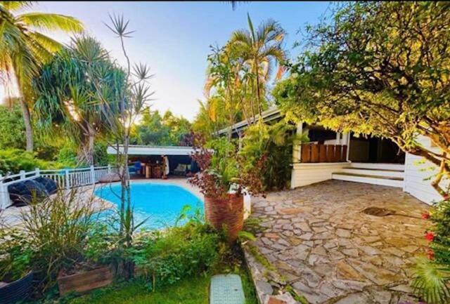 a house with a swimming pool in a yard at MangOdiamant, la vue sur mer, la plage à pied in Le Diamant