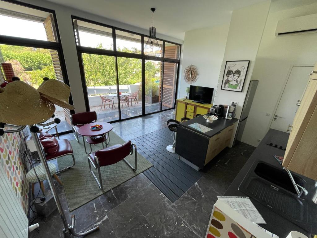 a living room with a table and chairs at Villa Julie in Biarritz