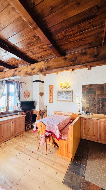 a bedroom with a bed and a wooden ceiling at Gallio Appartamento con splendida vista in Gallio