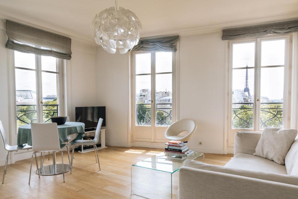 Central&Spacious 2BD Apart for 4 in Champs Elysées