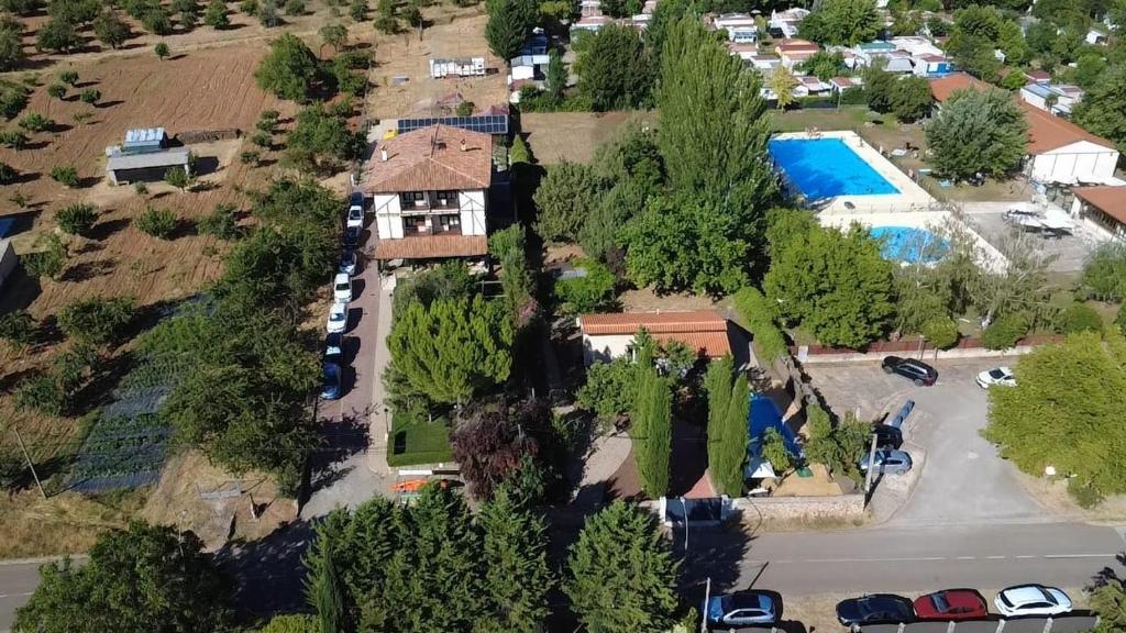 an aerial view of a house with a parking lot and a pool at Hotel Doña Sancha in Covarrubias