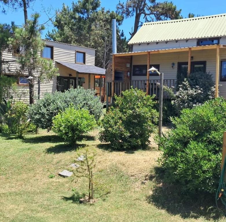 a house with bushes in front of it at Villa Gutierrez4 in Punta Del Diablo