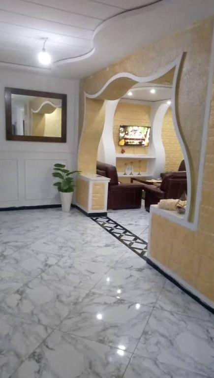 a living room with a couch and a table at Appartement a bir mourad rais in Birmandreis
