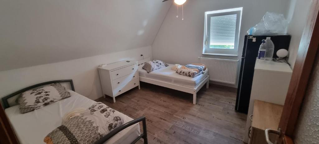 a small bedroom with a bed and a dresser at Stadtmitte Kitzingen in Kitzingen