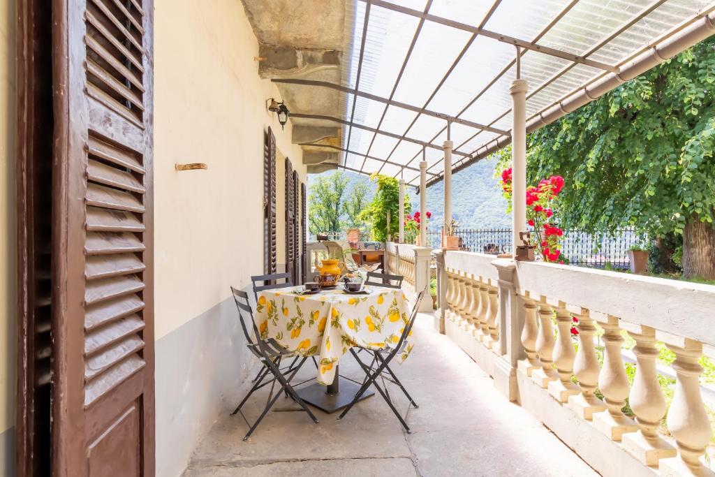 a table and chairs on the balcony of a house at Dimora Pellegrino in Torre Pellice