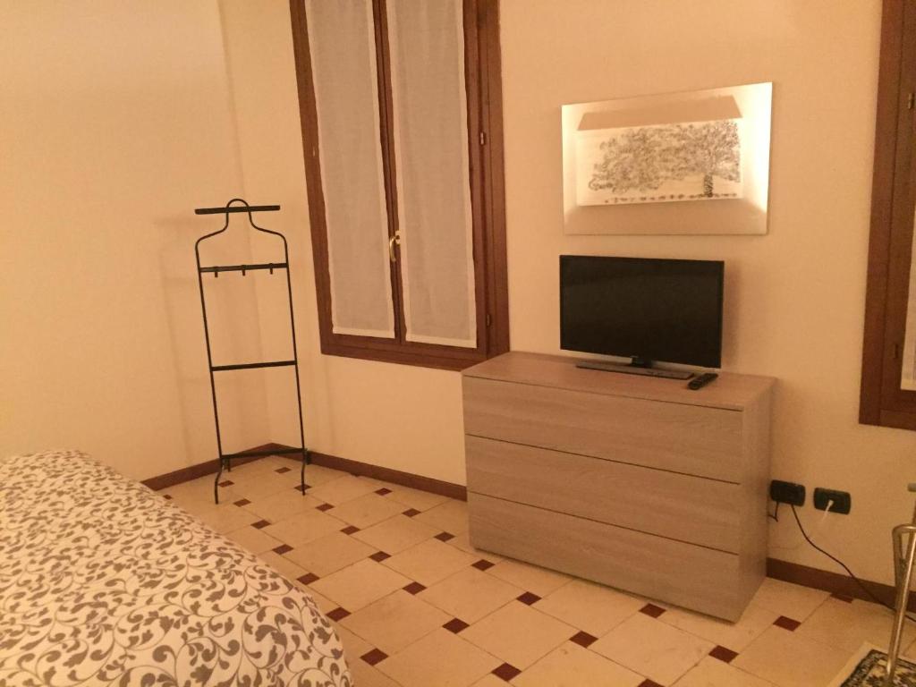 TV a/nebo společenská místnost v ubytování B&B Via Garibaldi