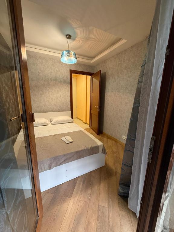 لابی و فضای عمومی Cozy Apartment on Gagarini Square - تصویر ۵