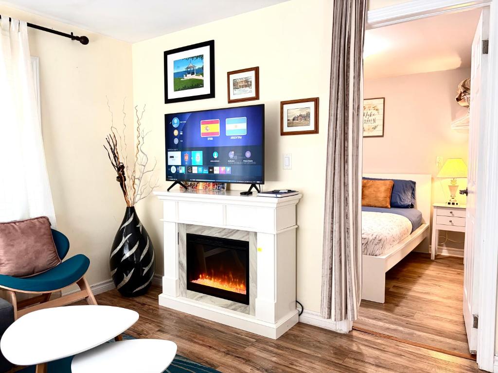 a living room with a tv and a fireplace at Barker house-Sweet home in Niagara-on-the-Lake