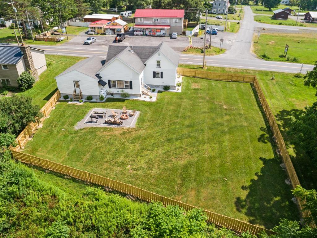 an aerial view of a house with a large yard at Riverview Bliss in Beautiful Home in Pulaski