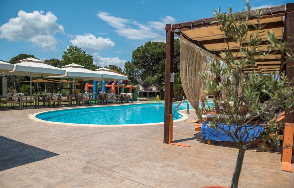 The swimming pool at or close to Top Studios