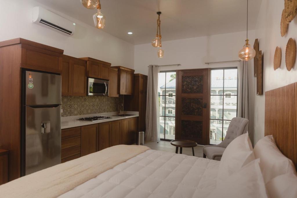 a kitchen with a large bed in a room at Loft vista al lago, Santa Delfina 2 in Flores