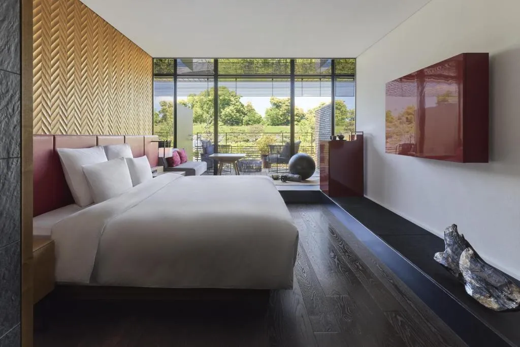 Deluxe King Room with Balcony