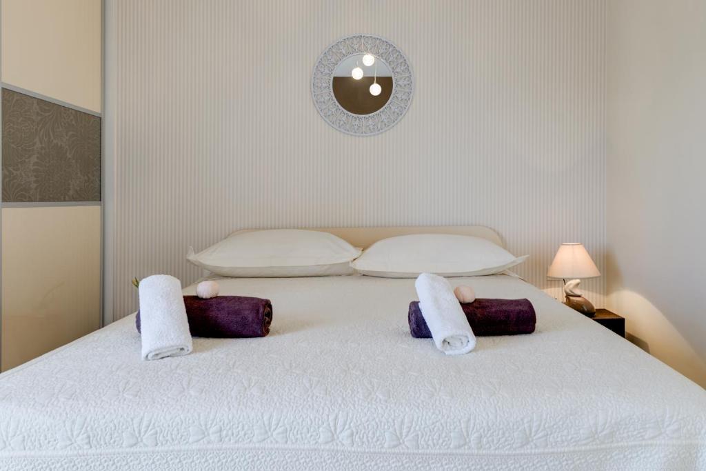 Posteľ alebo postele v izbe v ubytovaní Sea Rhapsody Apartment