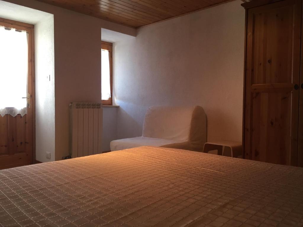 מיטה או מיטות בחדר ב-Maison Orsières