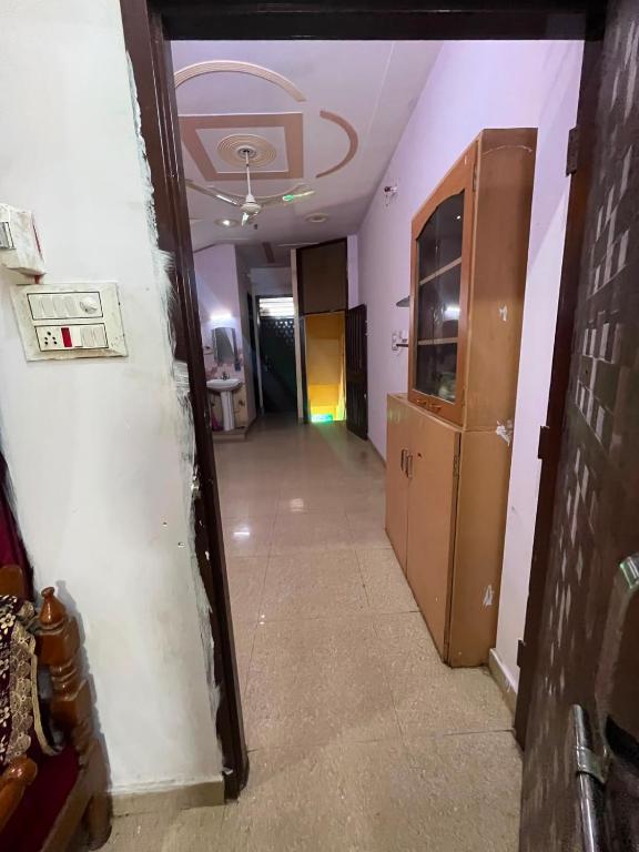 a hallway of a room with a hallway at Guru hotel in Sūratgarh