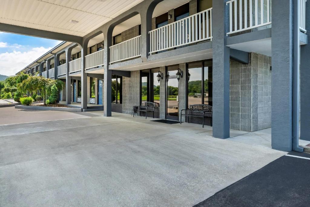 a large building with a lot of windows at Quality Inn in Barbourville