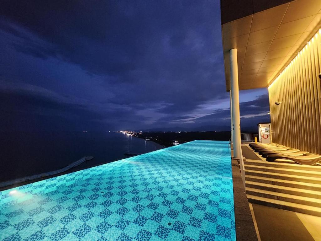 a swimming pool on the side of a building at night at Gangneung Chonpines Ocean Suites Hotel in Gangneung
