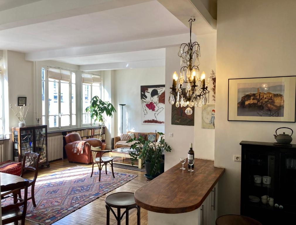 Paris, Le Marais, Vaste séjour rue de Bretagne