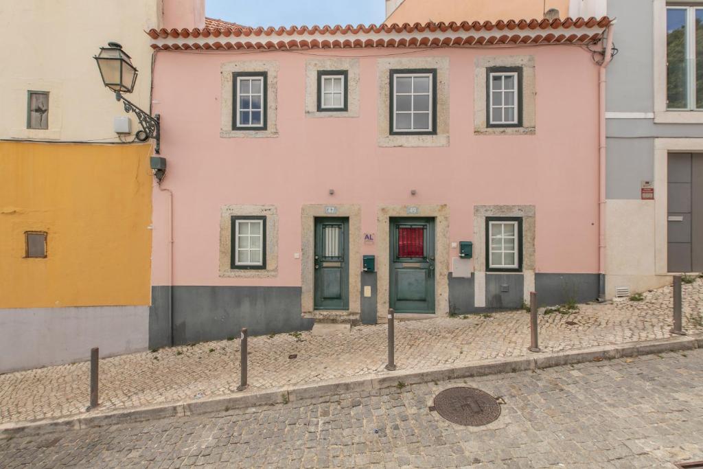 Madragoa Apartments