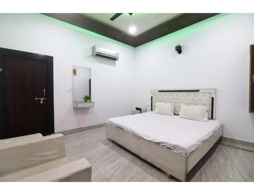 POP The Taj King Residency, Agra - Housity