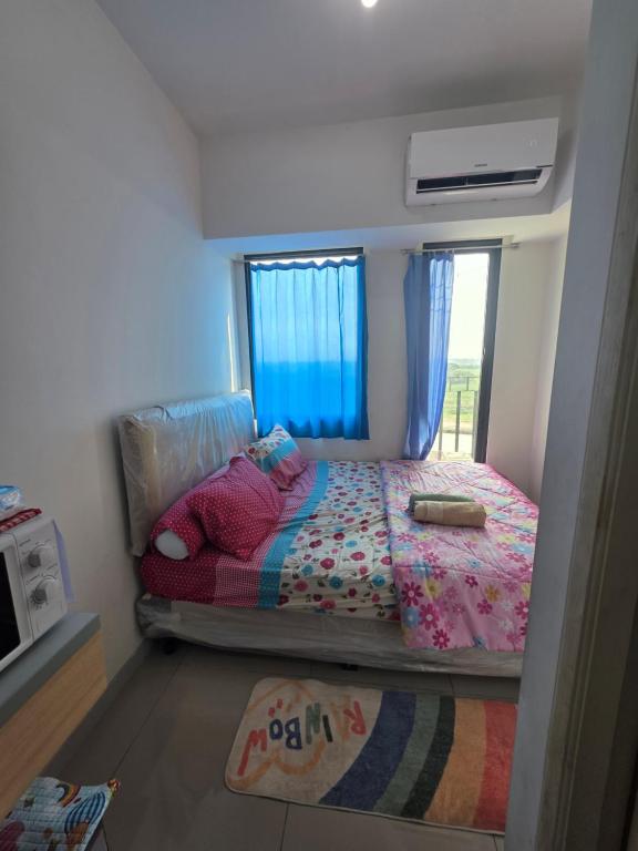 a small bedroom with a bed and a window at OSAKA RIVERVIEW in Tangerang