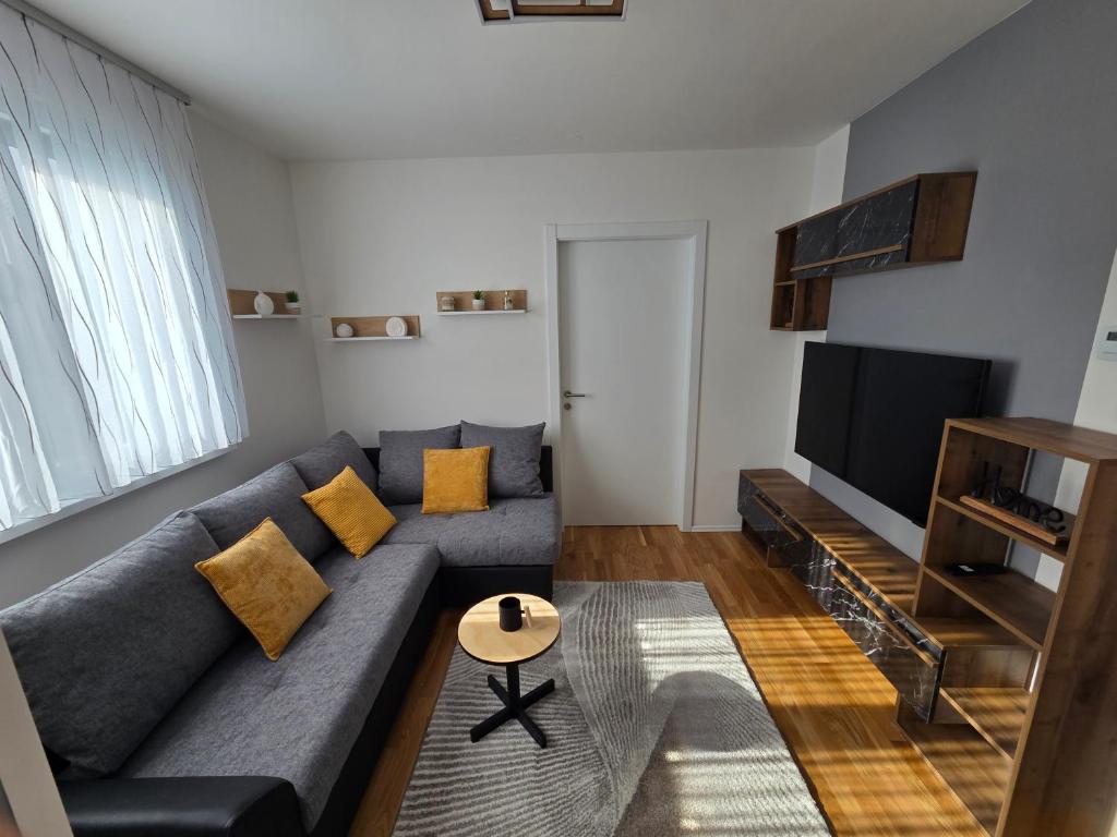 Skyline Haven with private parking garage, 4 star