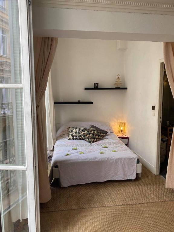 Bright and sunny apartment on first floor , Quinconces