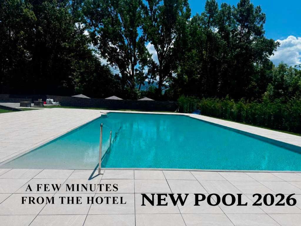 Bazén v ubytování Hotel Parada Puigcerda nebo v jeho okolí