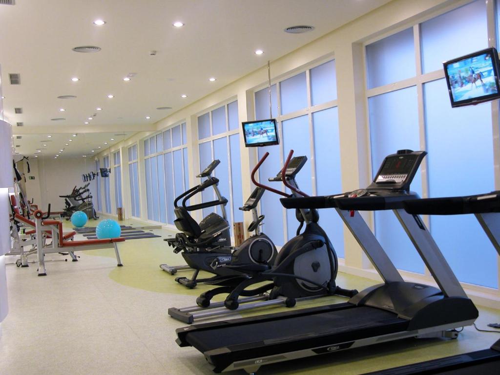 Fitness centrum a/nebo fitness zařízení v ubytování Hotel Palacio Albacete & SPA