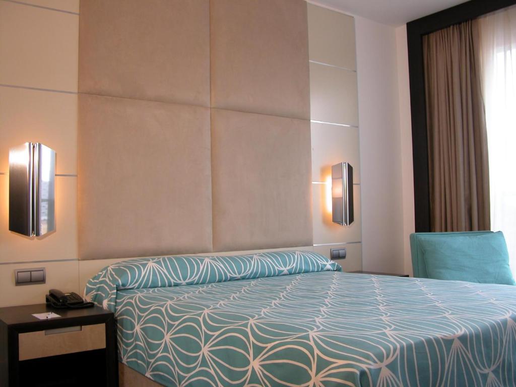 Postel nebo postele na pokoji v ubytování Hotel Palacio Albacete & SPA