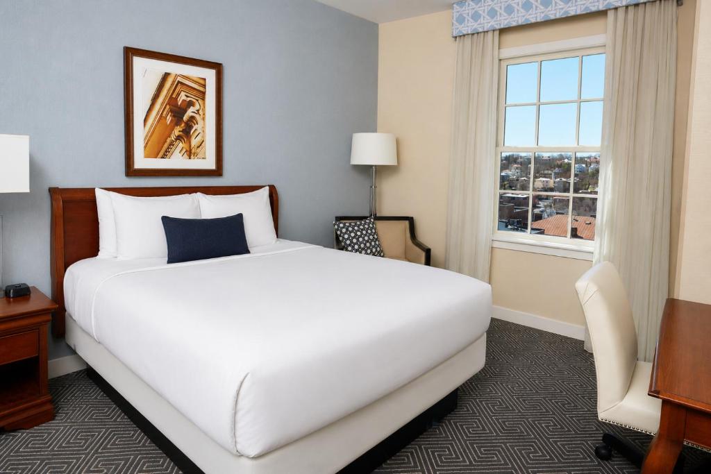 Hotel 24 South - Housity