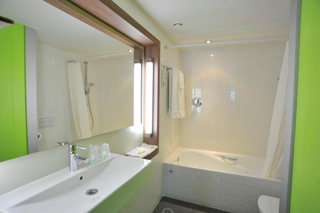 Kúpeľňa v ubytovaní Travelodge Málaga Airport