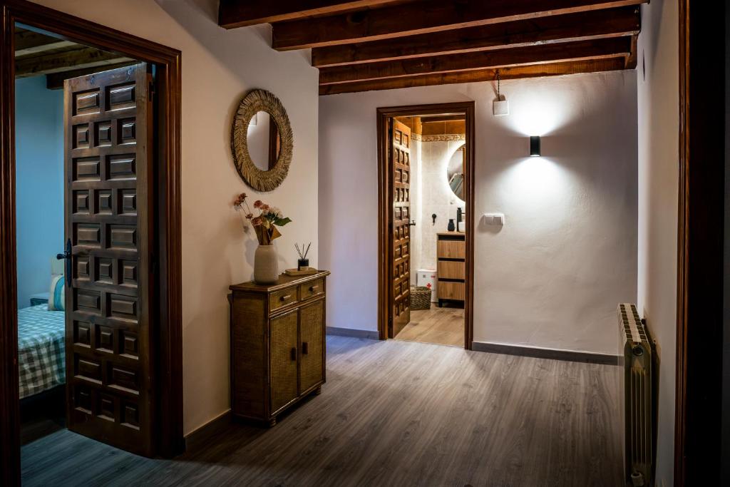 a hallway with a door leading to a bedroom at El Rincón del Silencio in Entrala