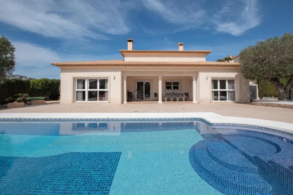 Villa 4 dormitorios 2 baños Pla Roig Calpe