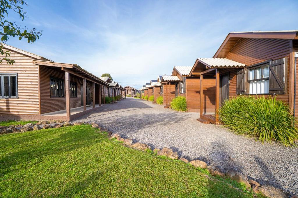 a row of wooden houses in a village at Pousada Costaneira in Cambará