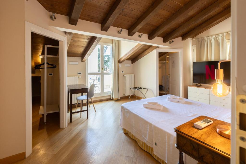 Santo Stefano Apartments - BolognaRooms - 