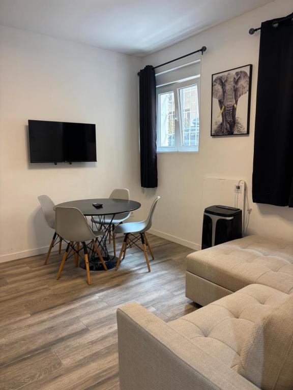 Apartamento blanco y negro en el centro