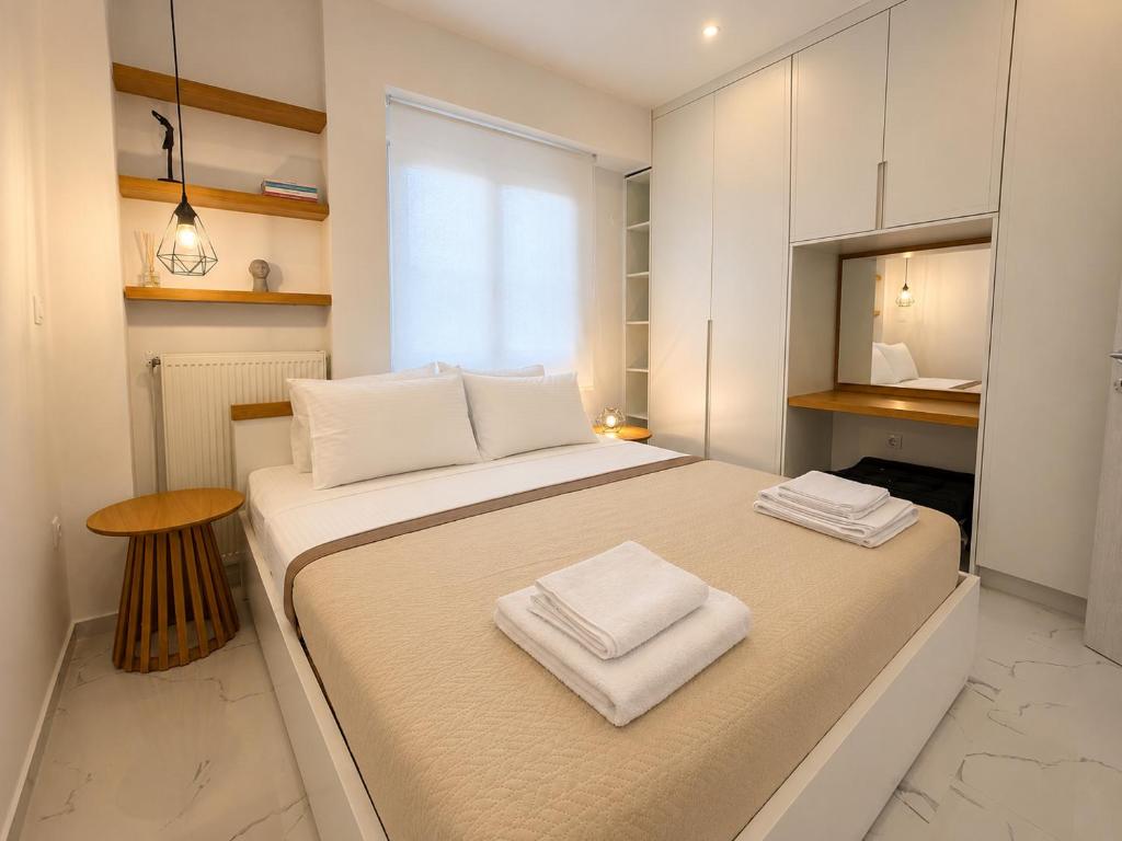 a bedroom with a bed with two towels on it at AZEK Garden Suite in Perea