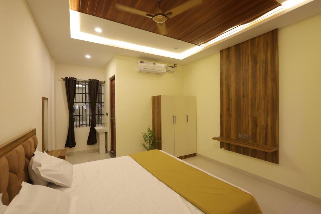 a bedroom with a bed and a ceiling fan at Anand Legacy in Nelamangala