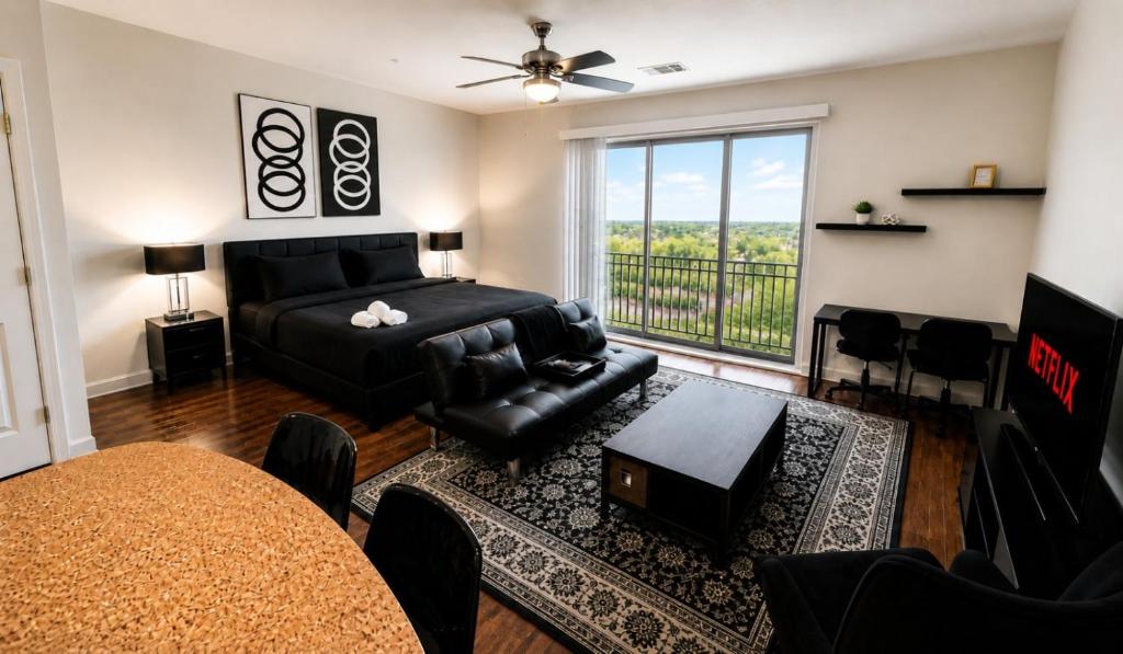 a living room with a bed and a balcony at Luxe Nest King Studio Downtown 2B3 in Birmingham