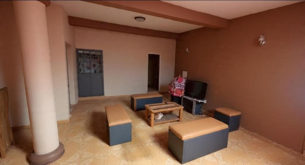 a living room with a pillar and a table and chairs at Mayumi weekend accommodation in Cocoyoc