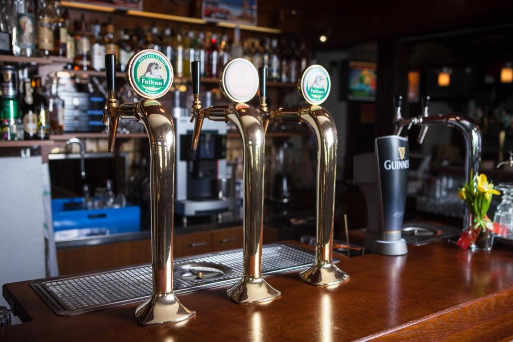 Lounge nebo bar v ubytování Gasthof zum Falken