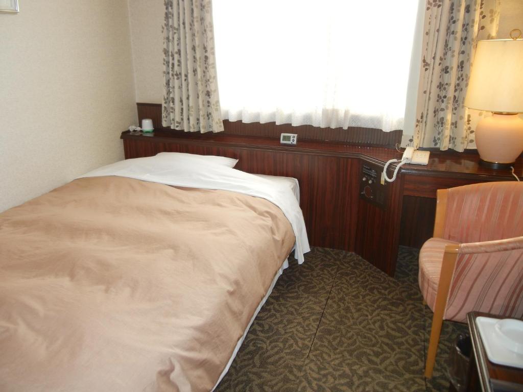 Postel nebo postele na pokoji v ubytování Hotel CROWN HILLS MIYOSHI