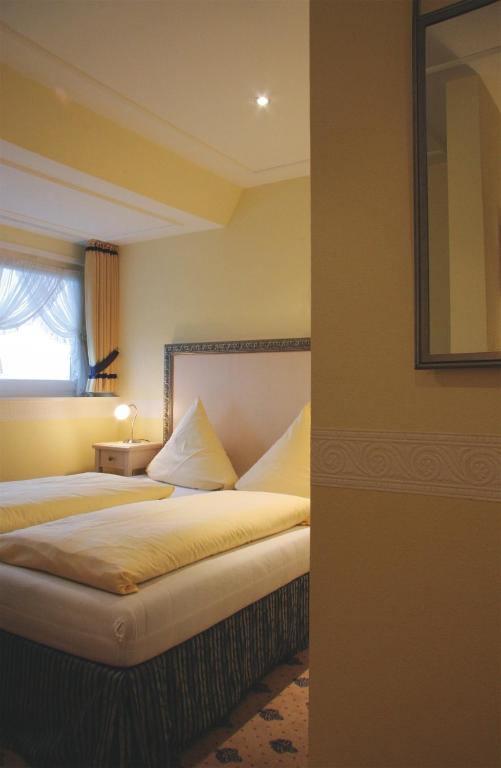 Postel nebo postele na pokoji v ubytování Hotel und Spa Lundenbergsand