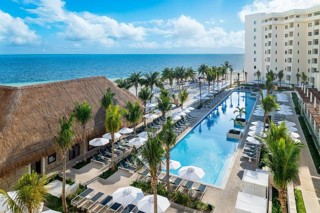 an aerial view of a resort with a swimming pool and the ocean at Meliá Casa Maya Cancún in Cancún