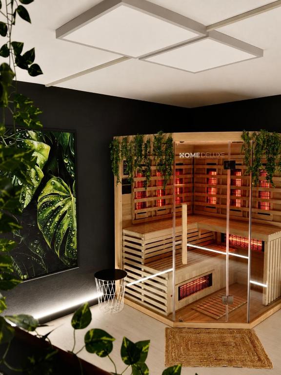 a shop with a display case in a room with plants at Il Rustico Romantic Suite e Sauna in Ciriè