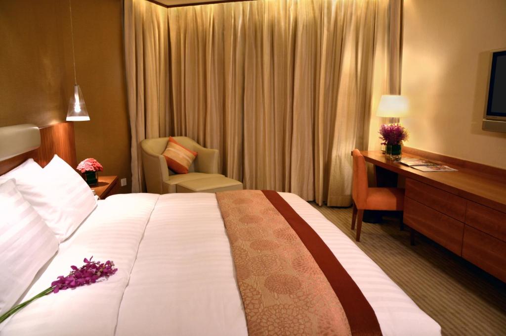 Postel nebo postele na pokoji v ubytování Grandview Hotel Macau