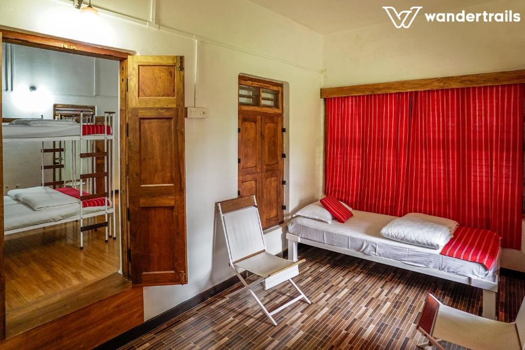 Teak Town - Quarto Da Família