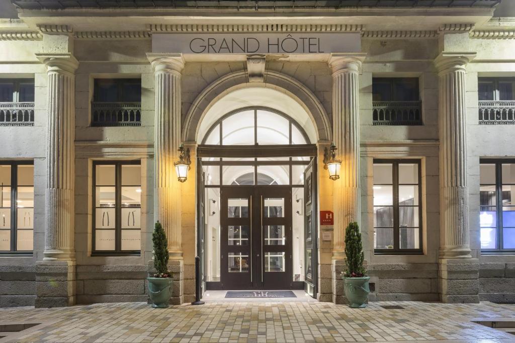 an entrance to a grand hotel with a large door at Best Western Grand Hotel de Castres in Castres