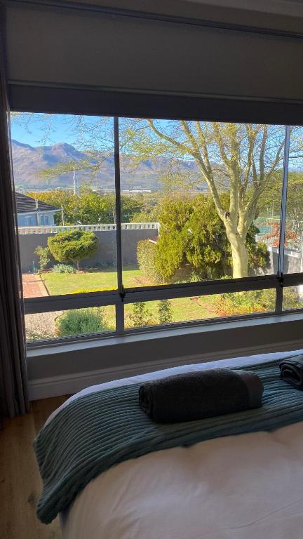 Kortrijk Paarl Self Catering - Housity